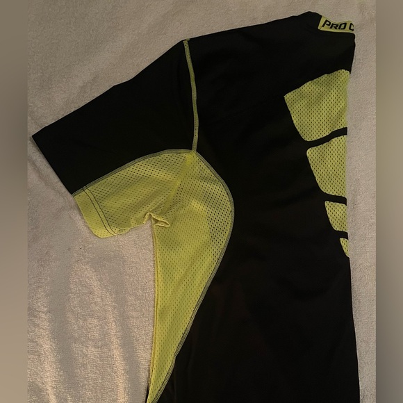 Men’s Nike Pro Combat Dri-Fit Fitted Shirt, Size XL, Yellow & Black, Pre-Owned - Picture 10 of 11